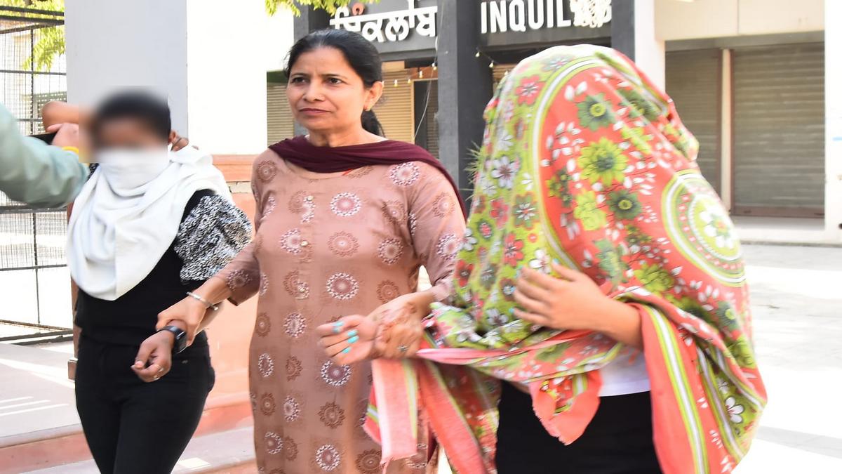 जालंधर के अर्बन एस्टेट में मसाज पार्लर पर पुलिस की छापामारी से अफरातफरी